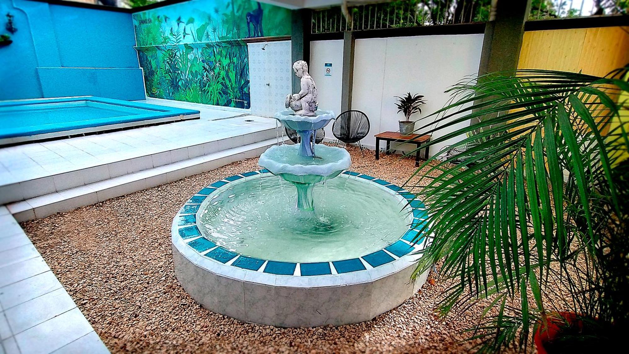 Spanglish Hostel Valladolid  Extérieur photo