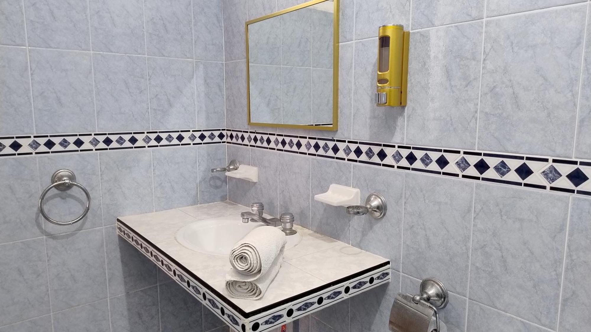 Spanglish Hostel Valladolid  Extérieur photo